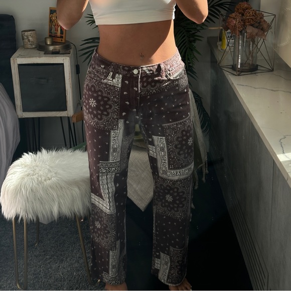 BRAND NEW BOOHOO BANDANA PRINT DENIM PANT - Picture 2 of 5